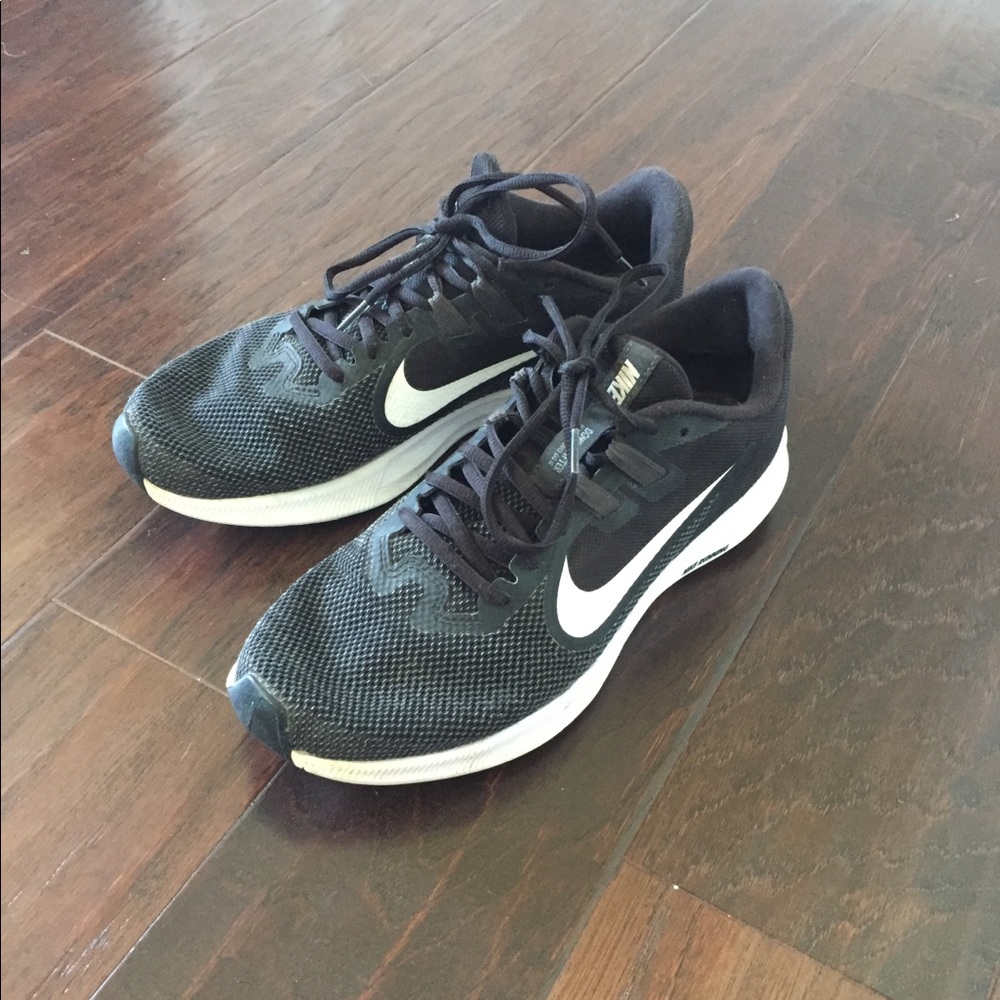 Black Nike Tennis Shoes!